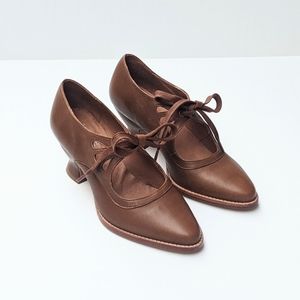 American Duchess Gibson tan shoes size 5